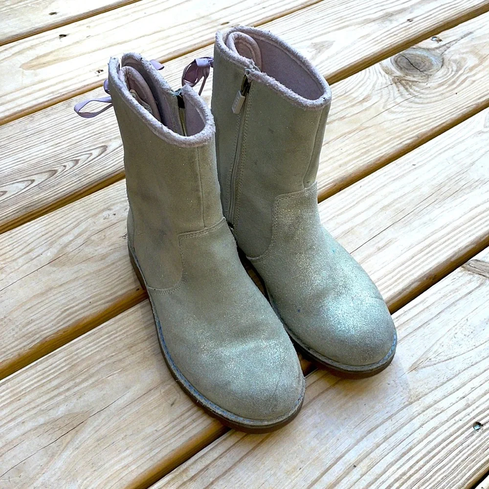 UGG Girls Corene Metallic Taupe Back Bow Winter Boots Size US 3